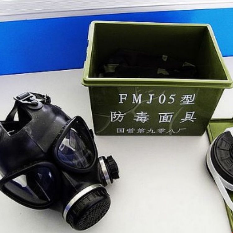 頭戴FMJ05防毒面具87式防化罩 守護呼吸，抵御生化與濃煙威脅